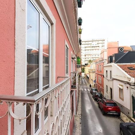 Vita Portucale ! Campo Ourique Design W/ Balcony Lägenhet Lisboa Exteriör bild