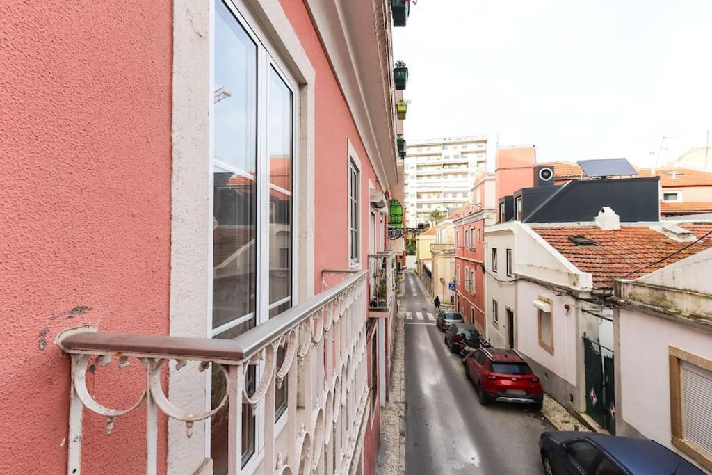 Vita Portucale ! Campo Ourique Design W/ Balcony Lägenhet Lisboa Exteriör bild