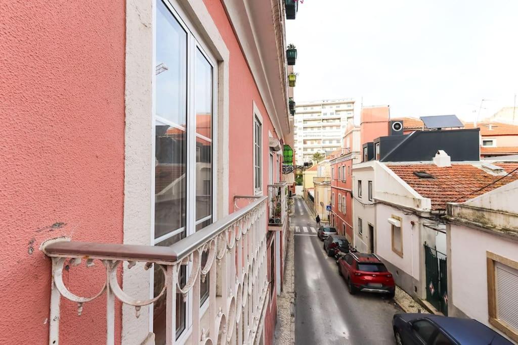 Vita Portucale ! Campo Ourique Design W/ Balcony Lisboa Exteriör bild